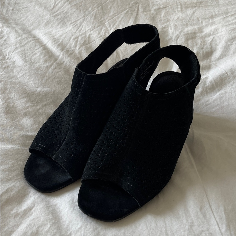 Black Peep-Toe Slingback Chunky Heels